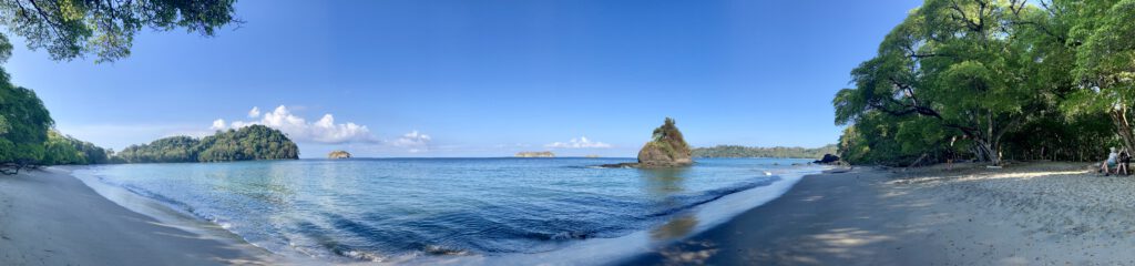 Strand in Manuel Antonio NP (panorama)